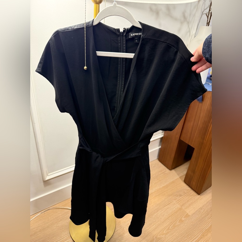 Express short sleeve black dress size medium